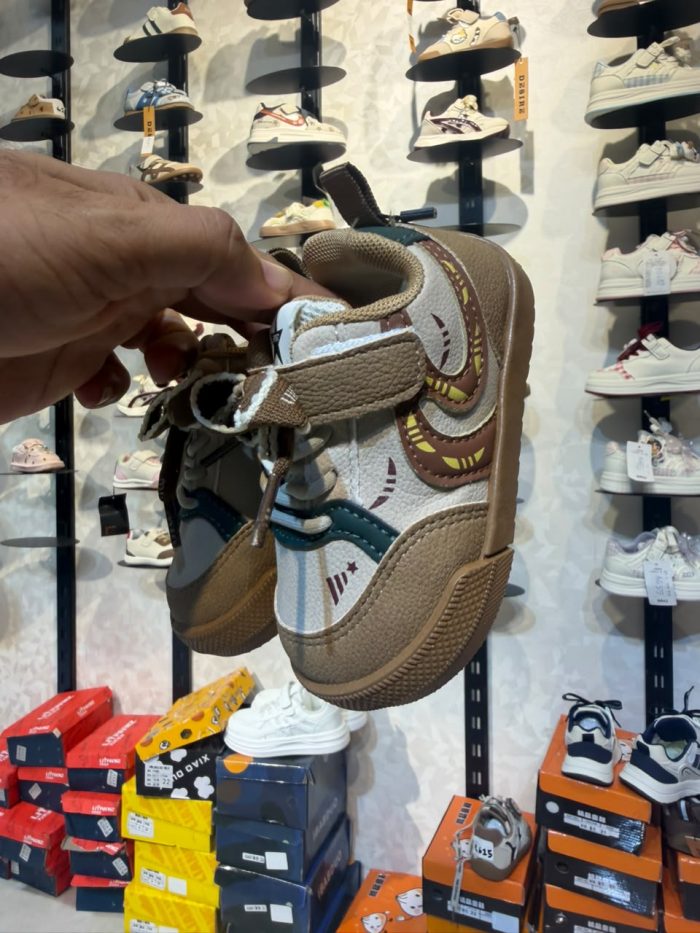 Kids’ Signature Footwear. D6618 (COFFEE)