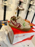 Kids’ Signature Footwear. K09 (BROWN)